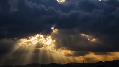 Die Sonnenstrahlen treffen nicht parallel auf die Erde!