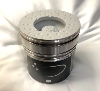 ein Kolben, der von Speed of Air Engine Technologie behandelt wurde, mit matter Oberfläche